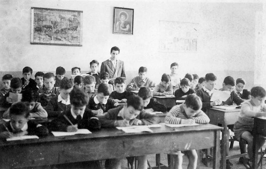 1950 - Classe a lezione in aula