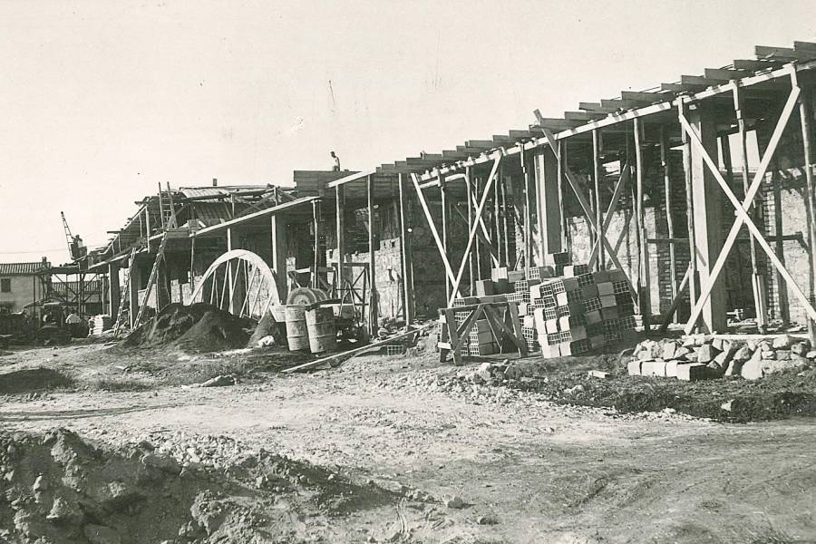 1955 - Capannoni in costruzione